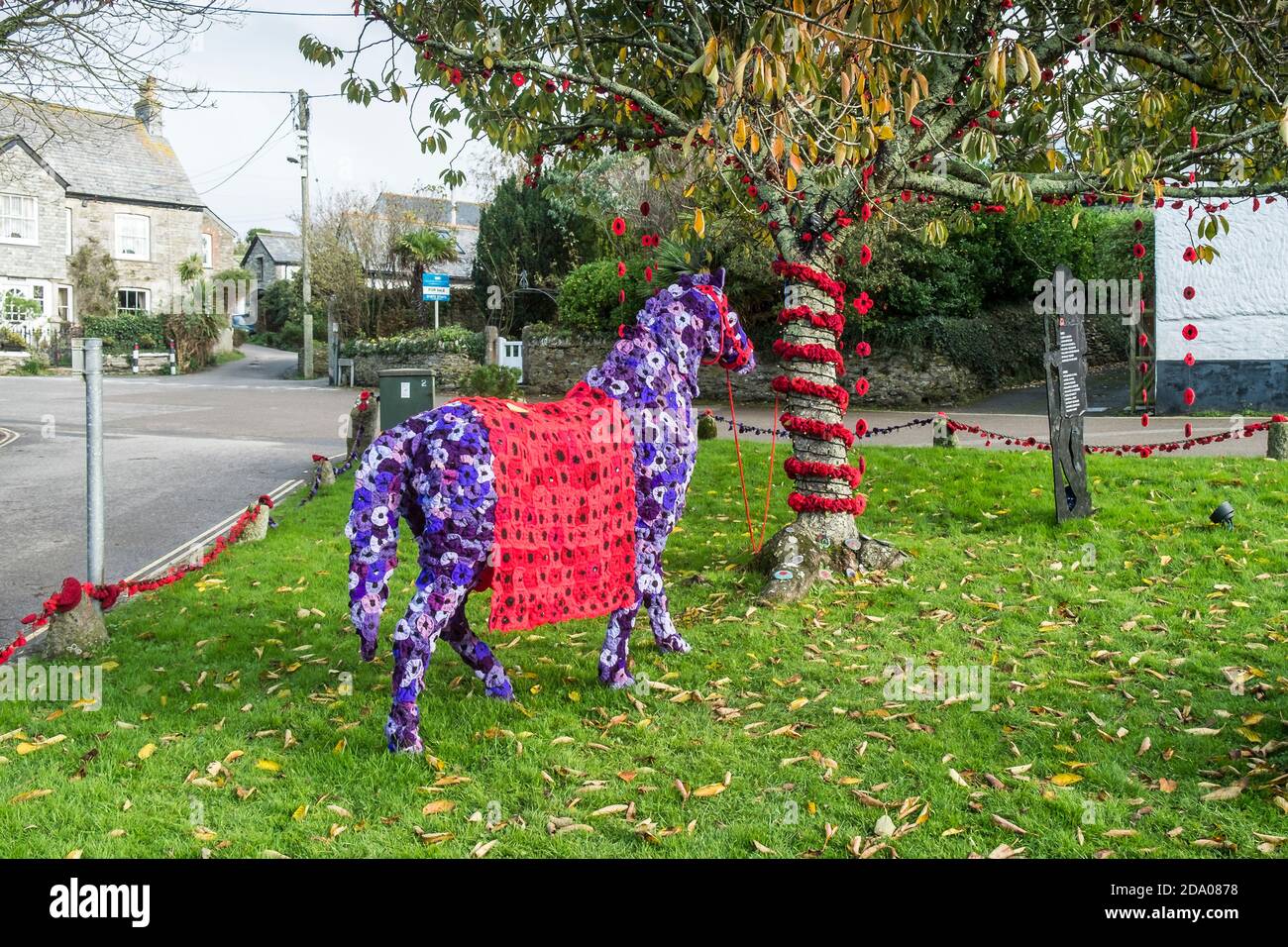 Gemeinsam erinnern für Erinnerung. Eine Ausstellung von Crantock WI und Arty/Crafty Group im Crantock Village in Cornwall. Stockfoto