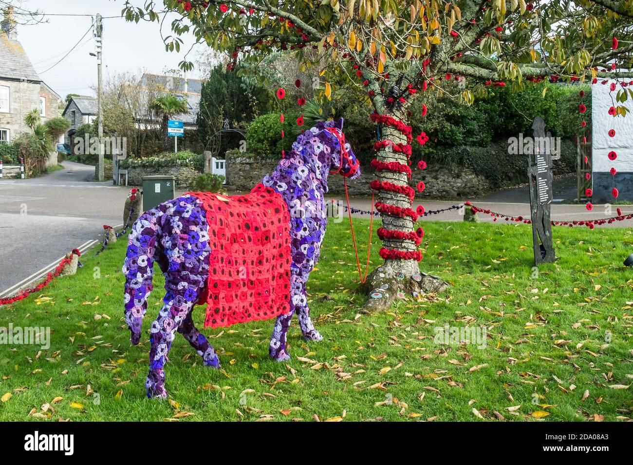 Gemeinsam erinnern für Erinnerung. Eine Ausstellung von Crantock WI und Arty/Crafty Group im Crantock Village in Cornwall. Stockfoto