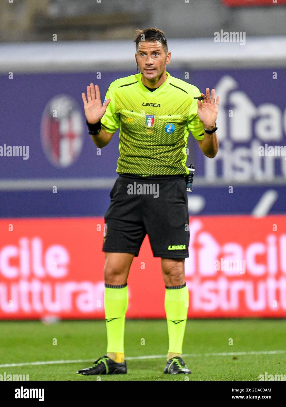 Dall'Ara Stadion, Bologna, Italien, 08 Nov 2020, der Schiedsrichter des Spiels Fabrizio Pasqua während Bologna Calcio vs SSC Napoli, Italienische Fußball Serie A Spiel - Photo LM/Ettore Griffoni Stockfoto