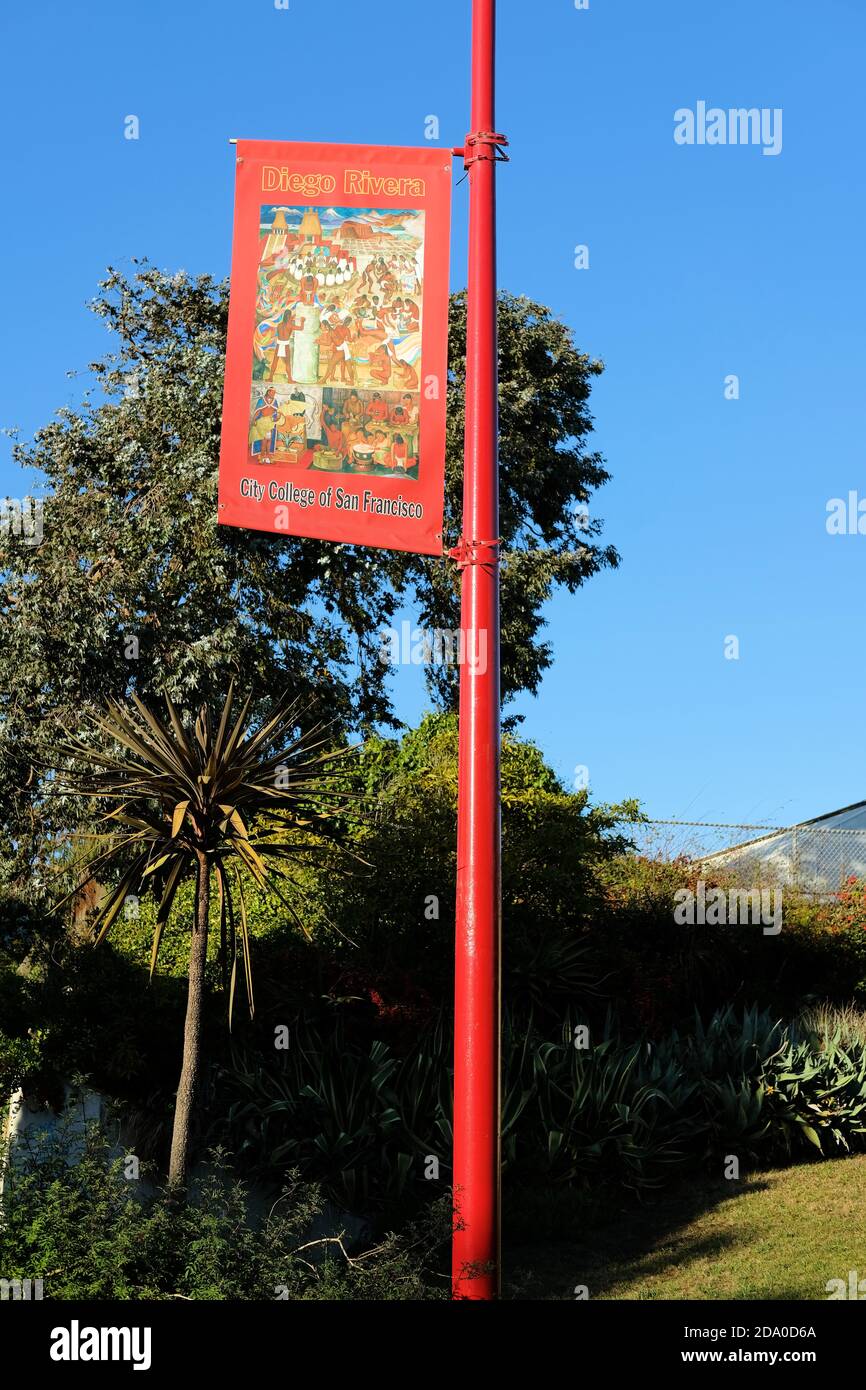 Banner vor dem Diego Rivera Theater auf dem City College von San Francisco Campus, wo Rivera's 1940 Pan American Unity Wandbild befindet. Stockfoto