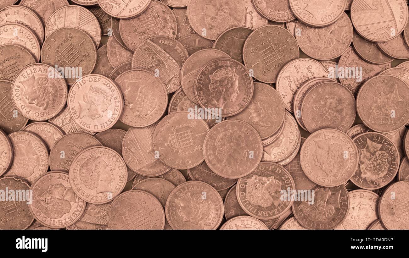 16:9 Großbildaufnahme 1 Penny/1-p-Münzen. Tod des Penny, Ende der Kupfermünzen, 1 Pence Rückzug aus dem Umlauf, Save the Penny, Britische Pennies. Stockfoto