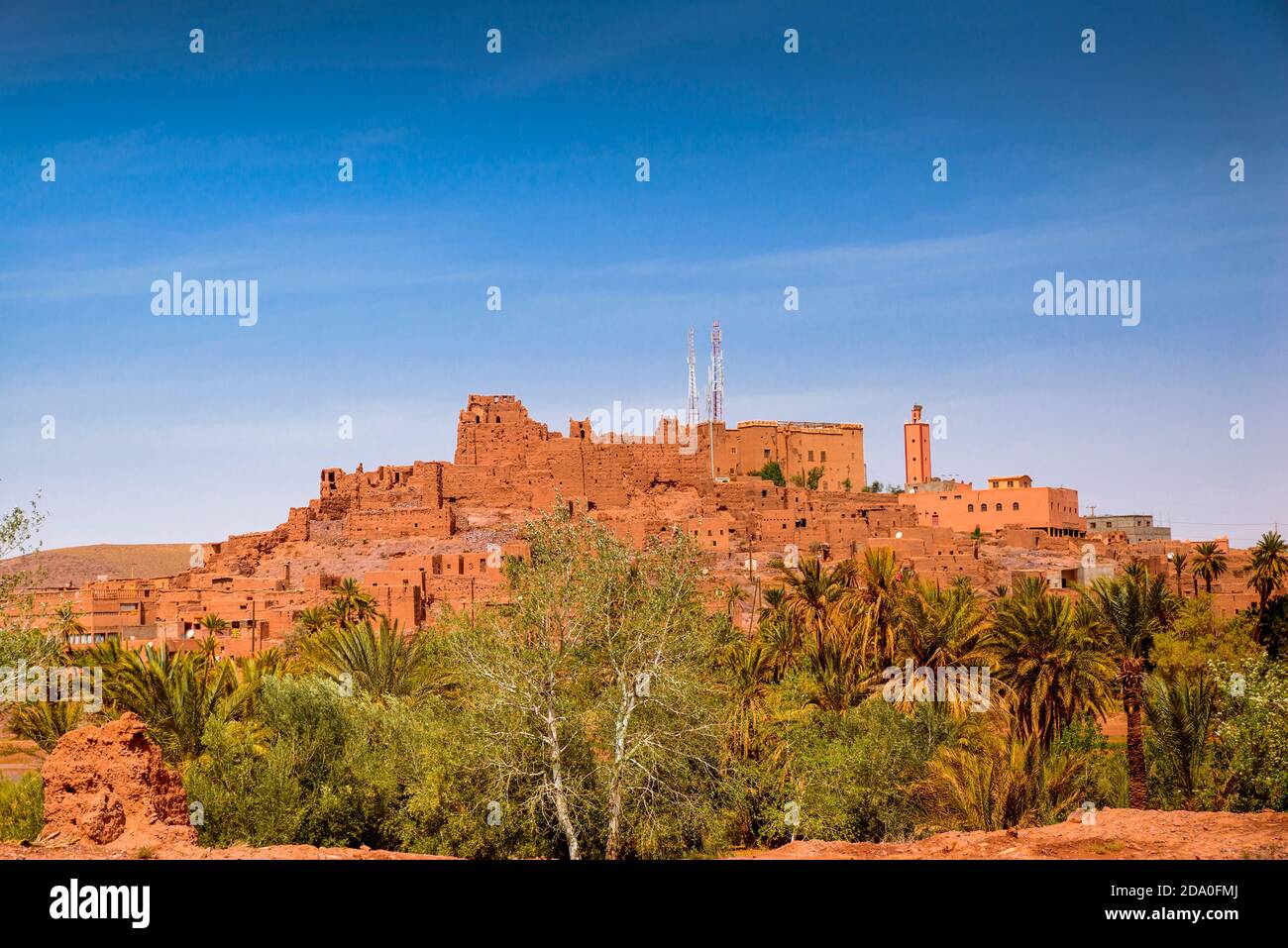 Die Kasbah von Tifoultoute ist eine Kasbah in der Provinz Ouarzazate, Marokko, die 8 Kilometer westlich der Stadt Ouarzazate liegt. Diese Festung gehörte zu t Stockfoto