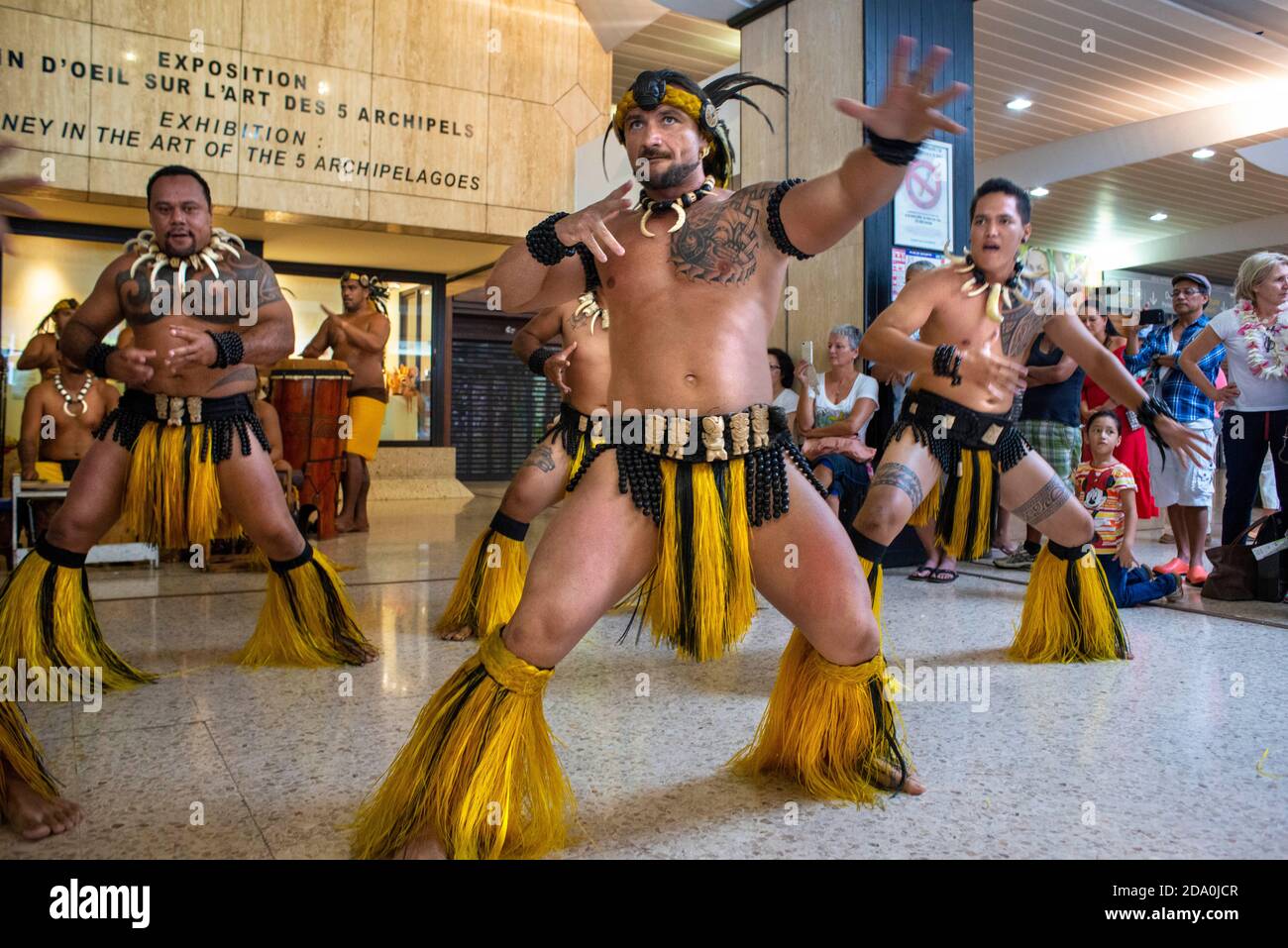 Tahiti Insel, touristischen Empfang mit Musik und Tänzen zum Faaa Flughafen Papeete Französisch Polynesien Frankreich Stockfoto