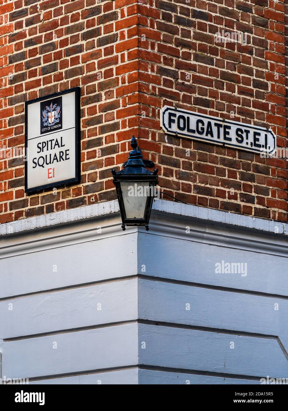 Ecke Spital Square und Folgate Street im historischen Spitalfields-Viertel von East London. Stockfoto