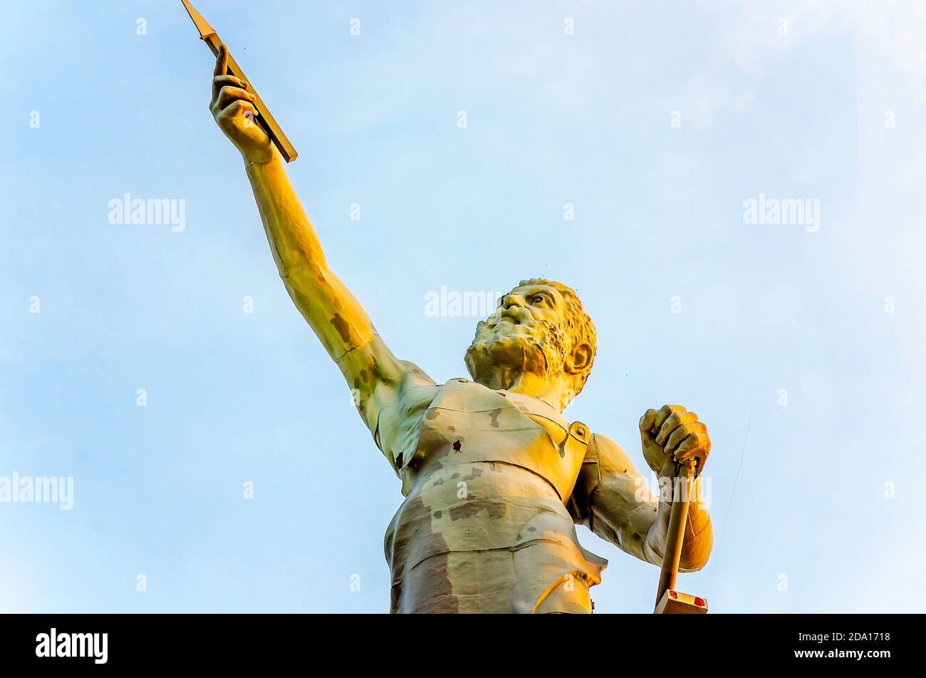 Die Vulcan Statue ist im Vulcan Park in Birmingham, Alabama abgebildet. Die eiserne Statue zeigt den römischen Gott des Feuers und der Schmiede Vulcan. Stockfoto