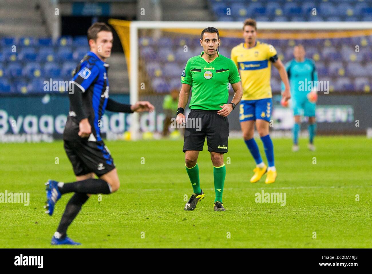 Brondby, Dänemark. November 2020. Schiedsrichter Sandi Putros gesehen während der 3F Superliga Spiel zwischen Broendby IF und Odense Boldklub im Brondby Stadium. (Foto Kredit: Gonzales Foto/Alamy Live News Stockfoto