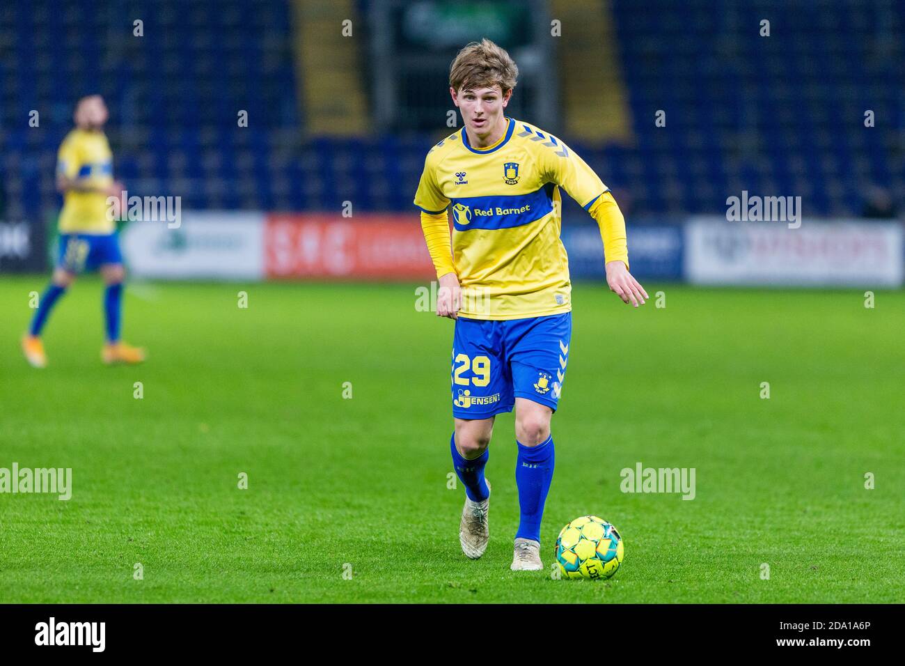 Brondby, Dänemark. November 2020. Peter Bjur (29) von Broendby, WENN er während des 3F Superliga Spiels zwischen Broendby IF und Odense Boldklub im Brondby Stadium gesehen wurde. (Foto Kredit: Gonzales Foto/Alamy Live News Stockfoto