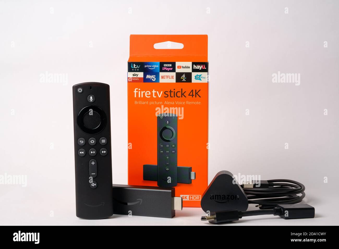 Stafford / Großbritannien - 8. November 2020: Amazon Fire TV Stick 4K Ultra  HD mit Alexa Voice Remote. Produkt Schuss isoliert auf weiß Stockfotografie  - Alamy