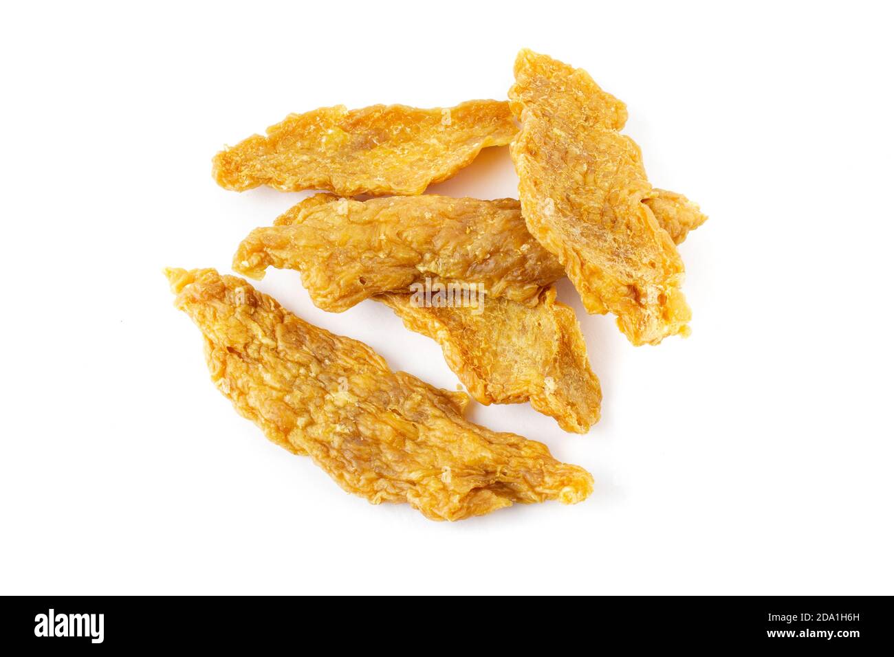 Gruppe von getrockneten Hähnchen-Tender, Huhn ruckig, Hund behandelt auf weißem Hintergrund Stockfoto
