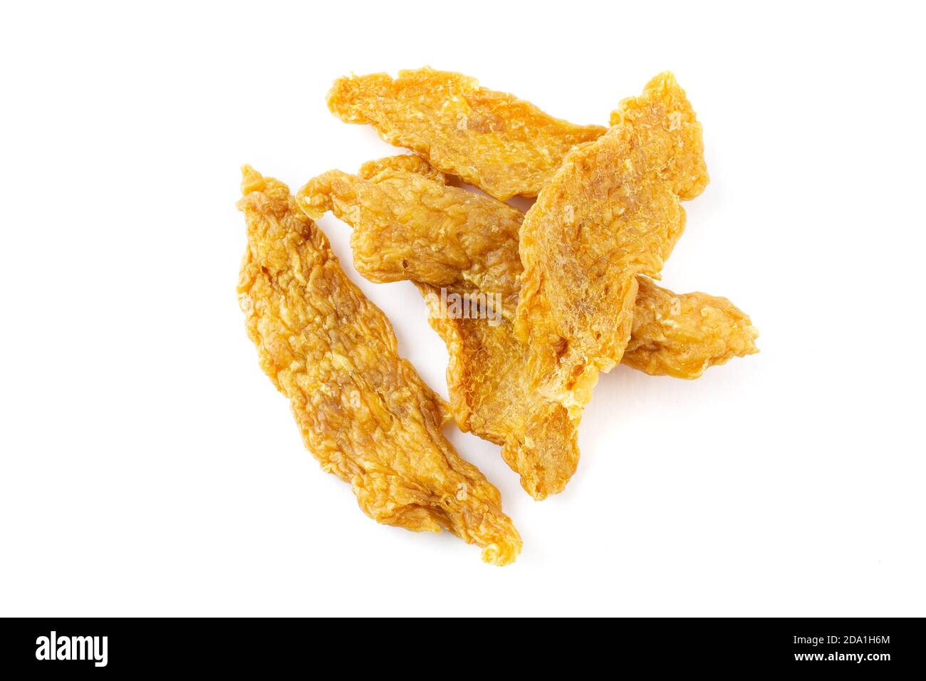 Gruppe von getrockneten Hähnchen-Tender, Huhn ruckig, Hund behandelt auf weißem Hintergrund Stockfoto