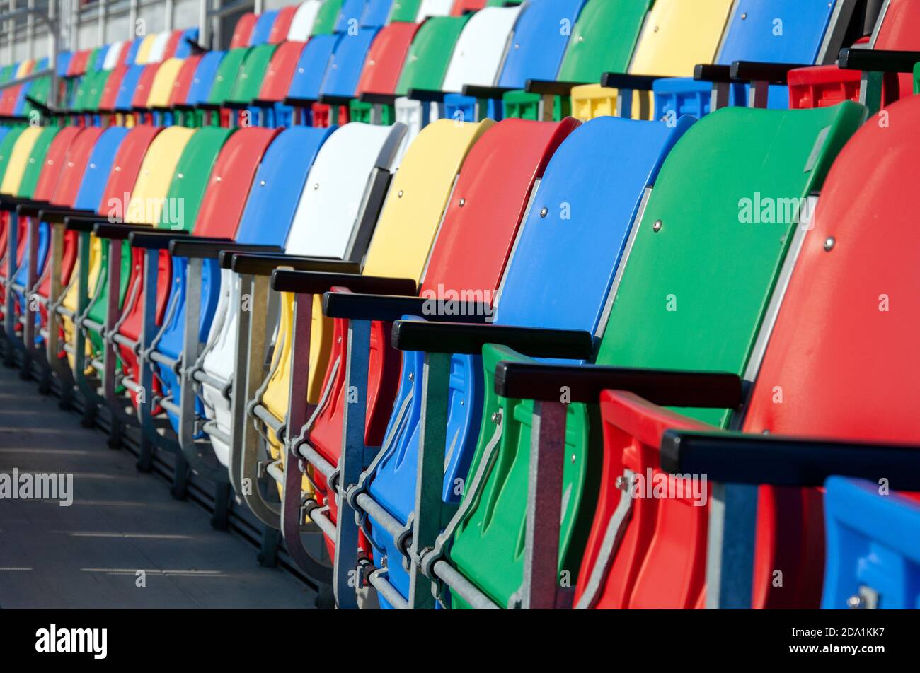 Leere Stadionbestuhlung Stockfoto