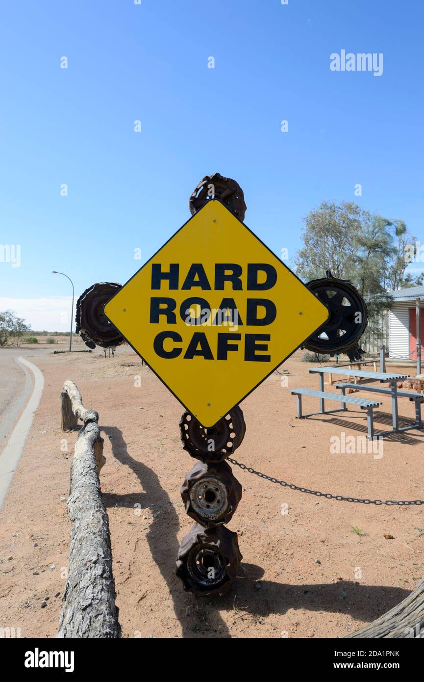 Humorvolles Schild vor Birdsville Bakery, Birdsville, Queensland, QLD, Australien Stockfoto