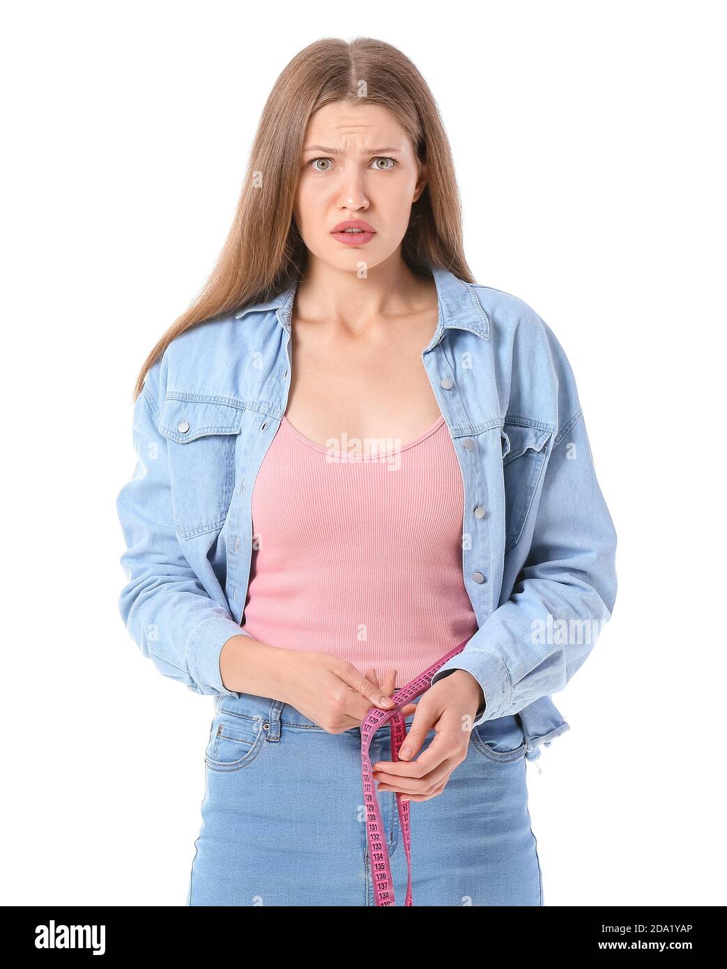 Frau mit plötzlichen Gewichtsverlust Problem auf weißem Hintergrund. Diabetes-Symptome Stockfoto