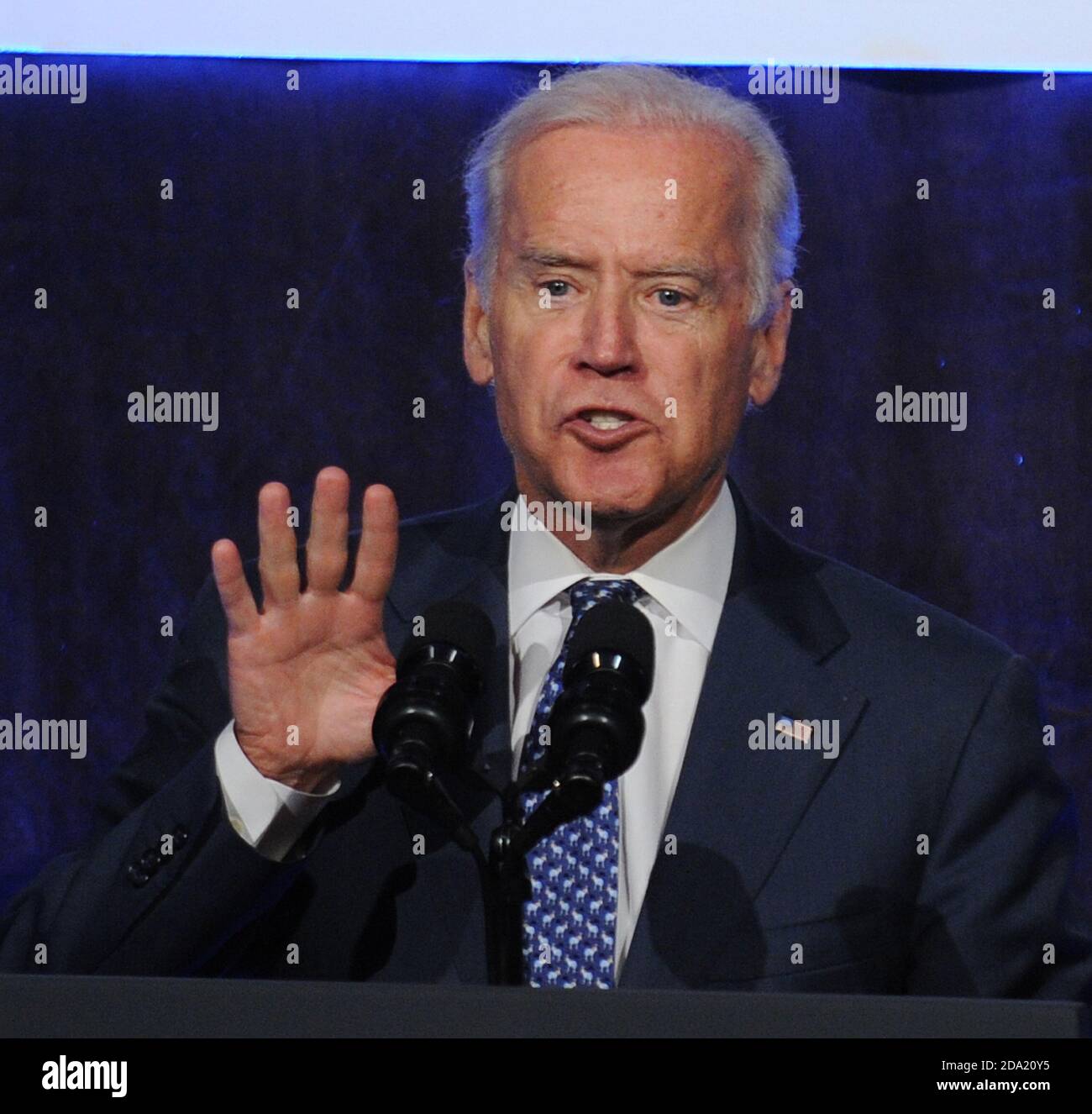NEW YORK, NY - 09. JULI: Vizepräsident der Vereinigten Staaten Joe Biden spricht während der Freedom to Marry Celebration Veranstaltung in der Cipriani Wall Street am 9. Juli 2015 in New York City Menschen: Vizepräsident der Vereinigten Staaten Joe Biden Kredit: hoo-me.com/MediaPunch Stockfoto