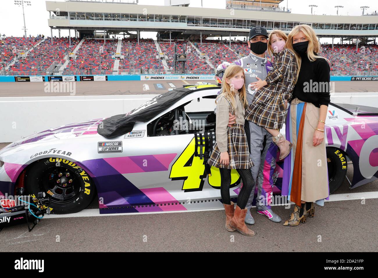 Avondale, Arizona, USA. November 2020. Jimmie Johnson (48) fährt für das Saisonfinale 500 auf dem Phoenix Raceway in Avondale, Arizona. Kredit: Stephen A. Arce/ASP/ZUMA Wire/Alamy Live Nachrichten Stockfoto