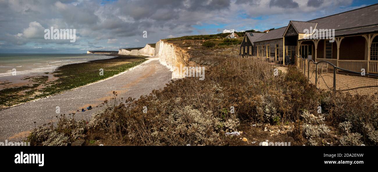 Großbritannien, England, East Sussex, Birling Gap, Blick entlang Kreidefelsen in Richtung Seven Sisters, Panorama Stockfoto