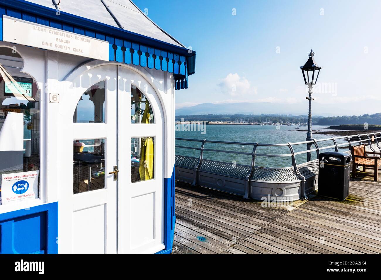 Garth Pier ist ein Grade-II-gelistetes Gebäude in Bangor, Gwynedd, Wales. Mit 1,500 Fuß Länge ist es der zweitlängste Pier in Wales, Bangor Pier, Stockfoto