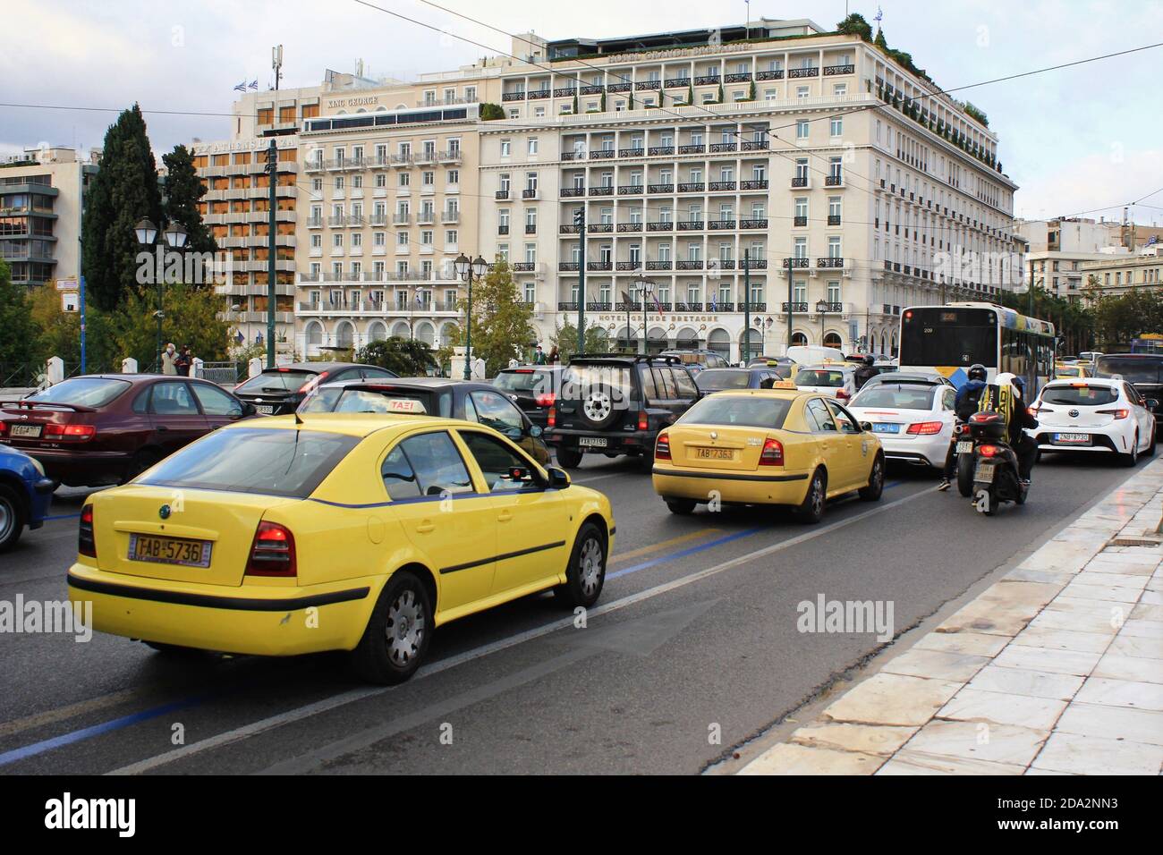 Starker Verkehr auf den Straßen von Athen nach der Ankündigung einer zweiten Sperre in Griechenland vom 7. Bis 30. November 2020, aufgrund von Covid-19 outbr Stockfoto