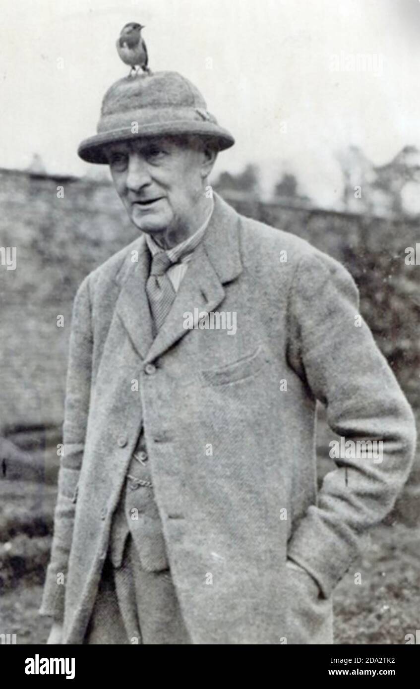 EDWARD GRAY, 1. Viscount Gray von Fallodon (1862-1933) britischer liberaler Staatsmann, um 1925. Er war ein begeisterter Vogelbeobachter und veröffentlichte 1927 ein Buch der Charme der Vögel. Stockfoto