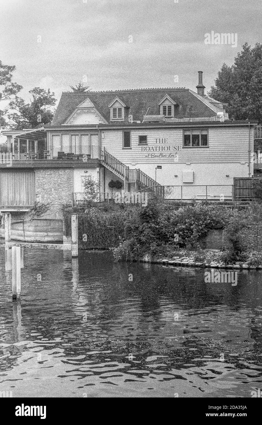 Das bootshaus im boulters lock bar restaurant Fotos und Bildmaterial