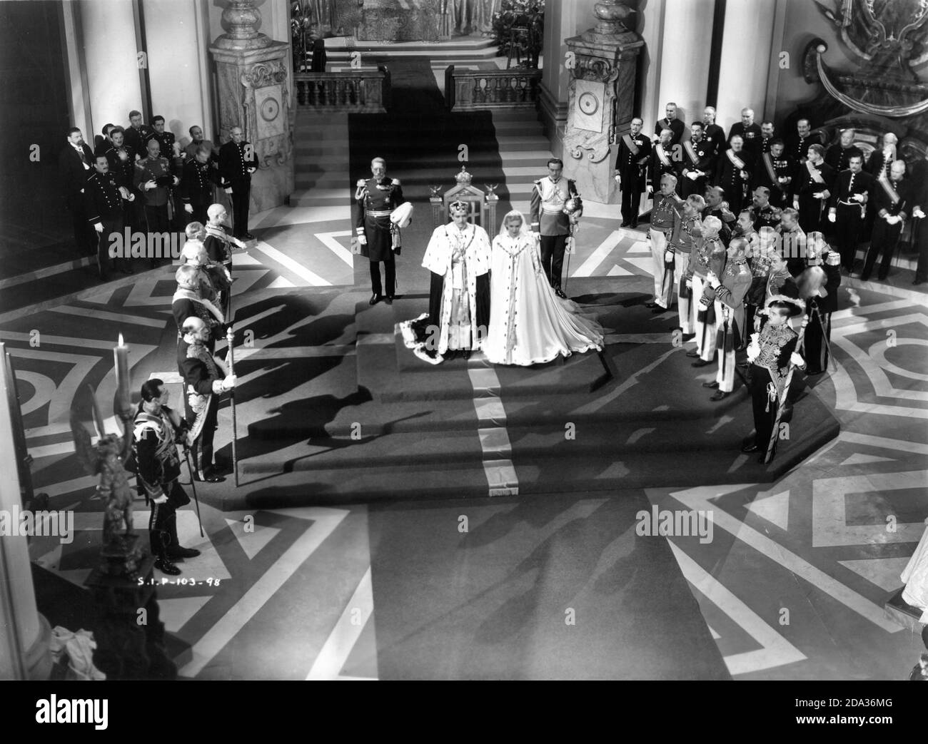 C. AUBREY SMITH RONALD COLMAN MADELEINE CARROLL und DAVID NIVEN in THE PRISONER OF ZENDA 1937 Regie JOHN CROMWELL Roman Anthony Hope Drehbuch John L. Balderston Musik Alfred Newman Kostüme Ernest Dryden Regie Lyle R. Wheeler Produzent David O. Selznick Selznick International Pictures / United Artists Stockfoto