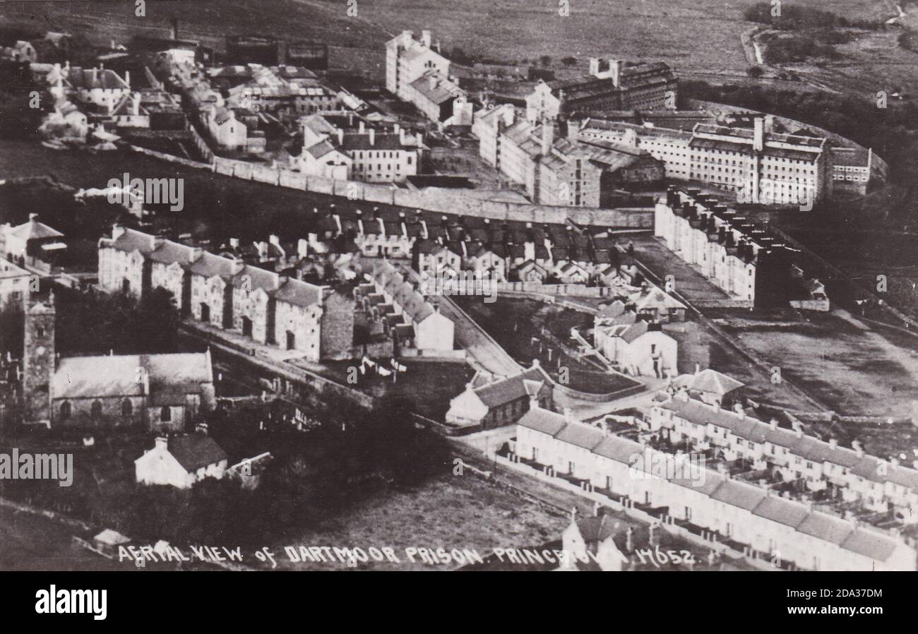 Vintage schwarz-weiß Postkarte von Luftaufnahme des Dartmoor Gefängnisses, Princetown, Devon, 1940er Jahre. Stockfoto