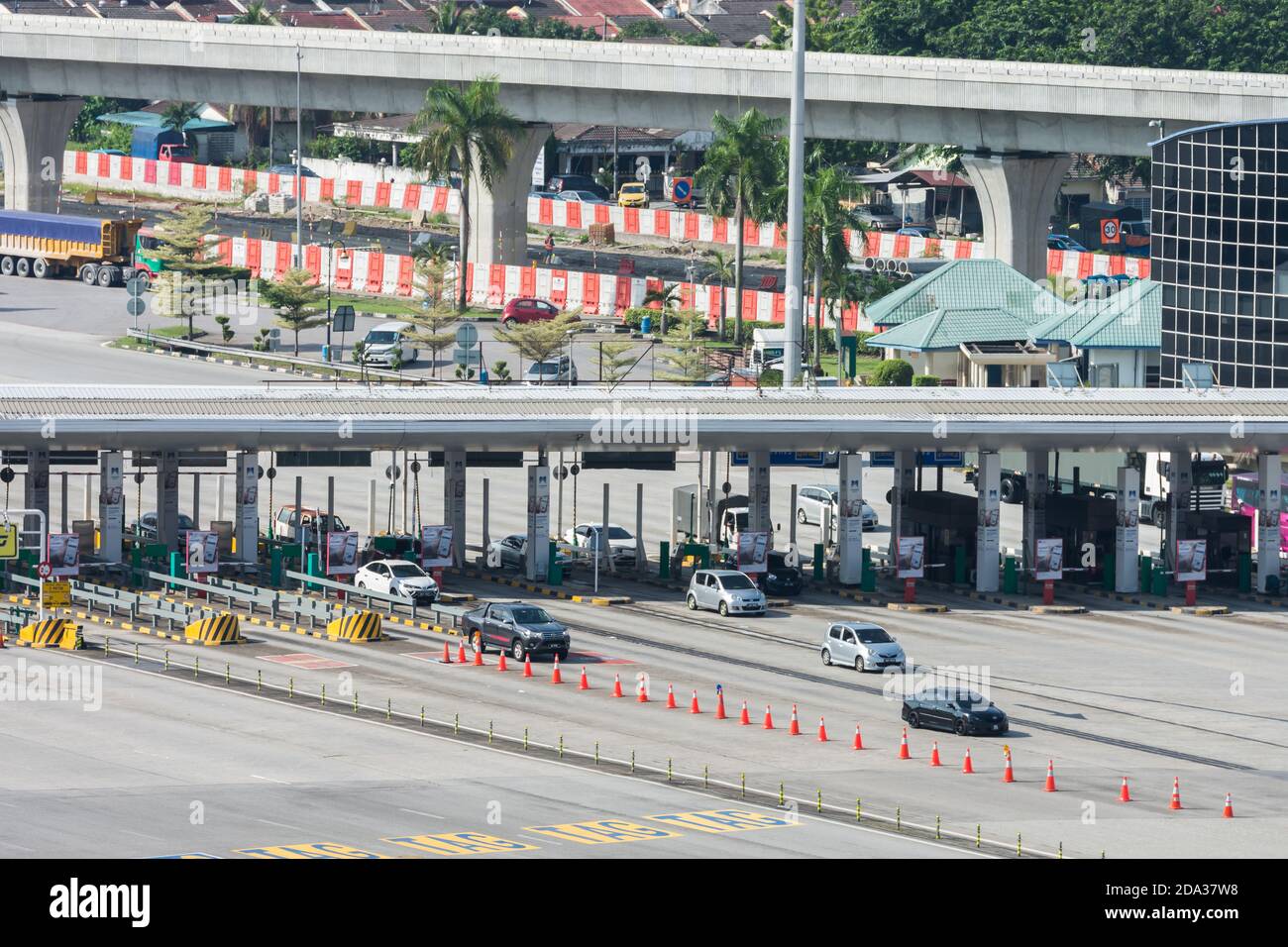 Kuala Lumpur, Malaysia - Nov 5,2020 : Blick über den Tagesverkehr in der Sungai Besi Maut, Malaysia. Stockfoto