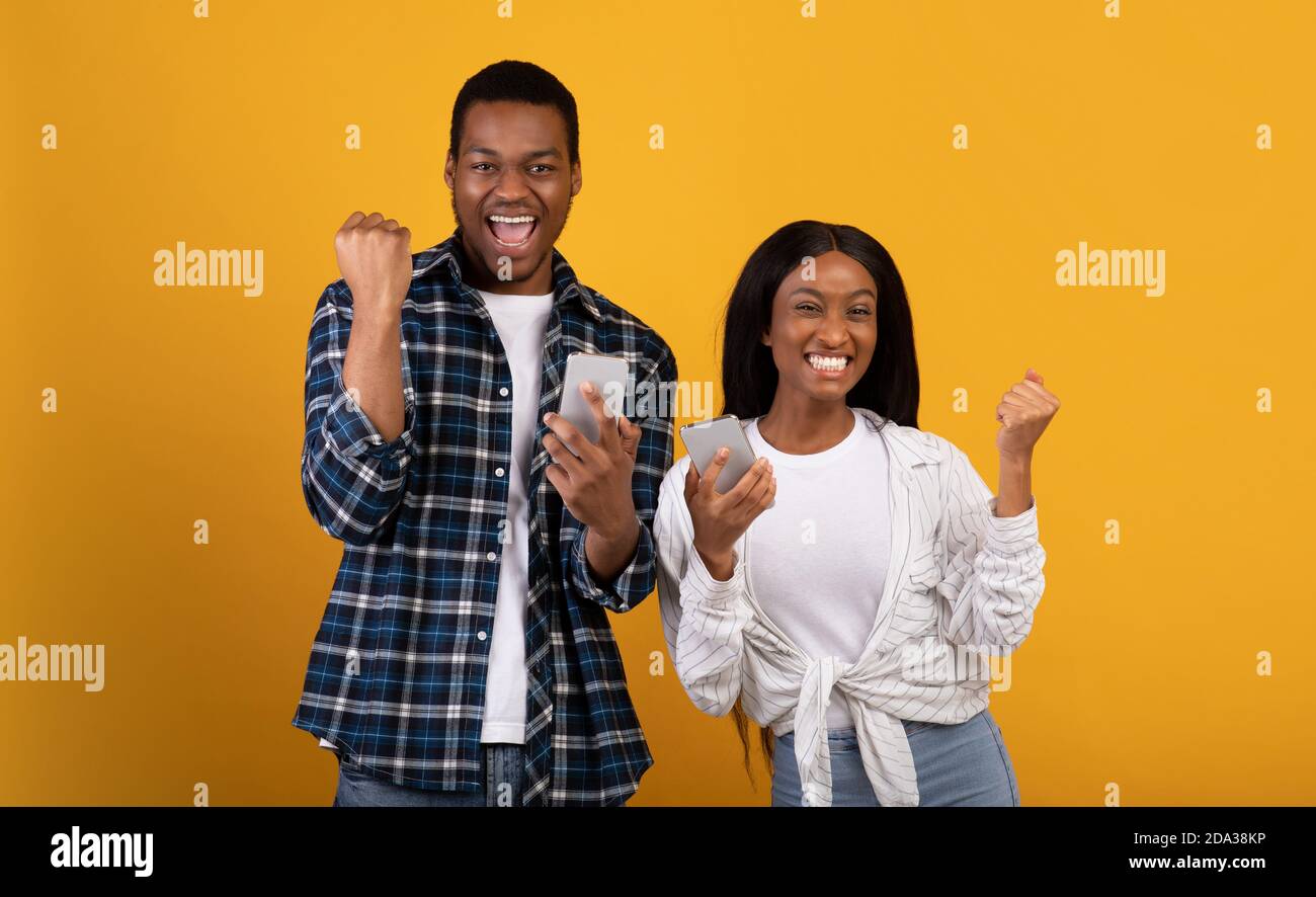 Online-Sieg, Sieg, bestes Angebot und menschliche Emotionen Stockfoto