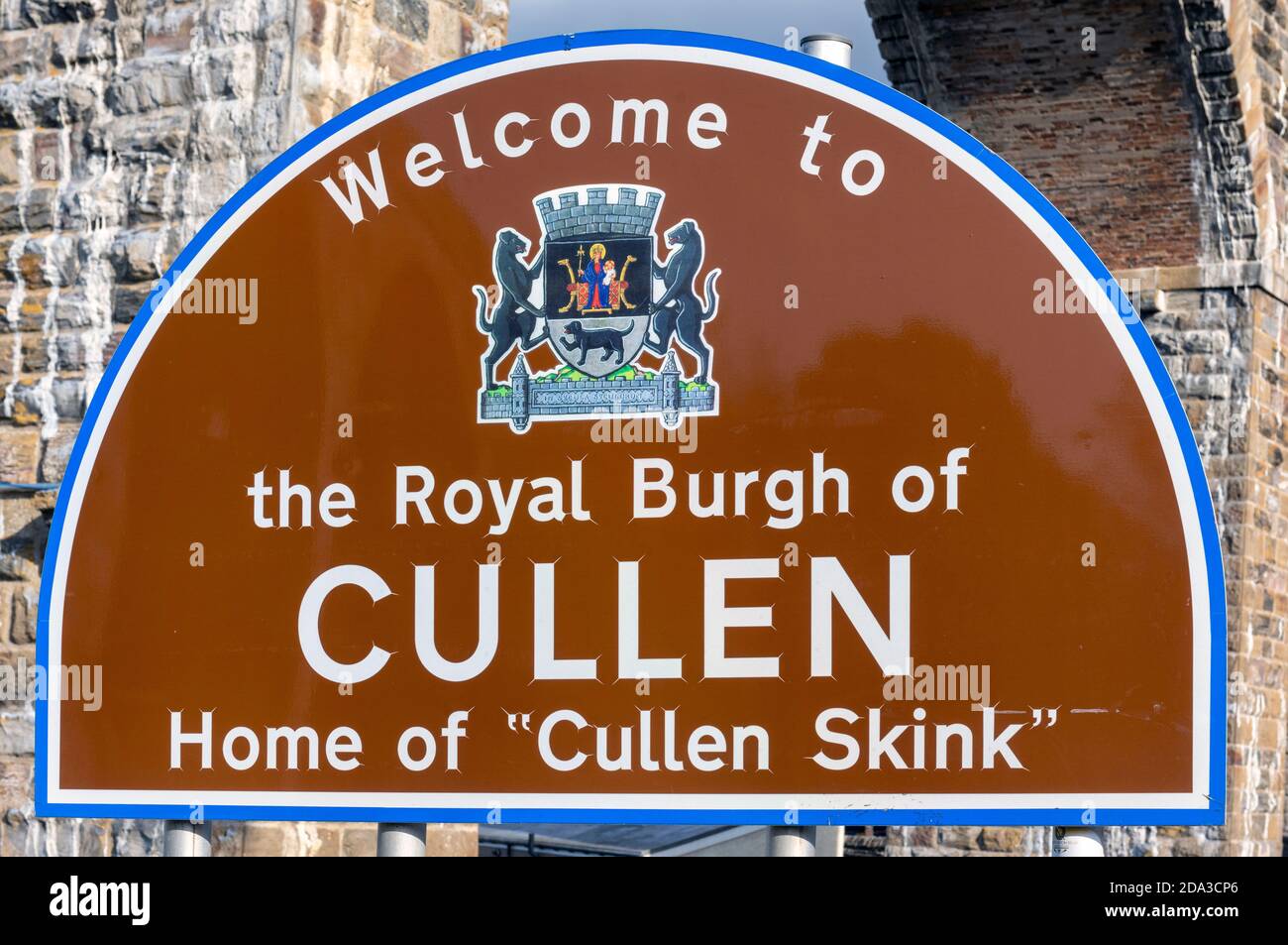 Willkommen beim Royal Burgh of Cullen Schild in Cullen, Moray, Schottland, UK Stockfoto