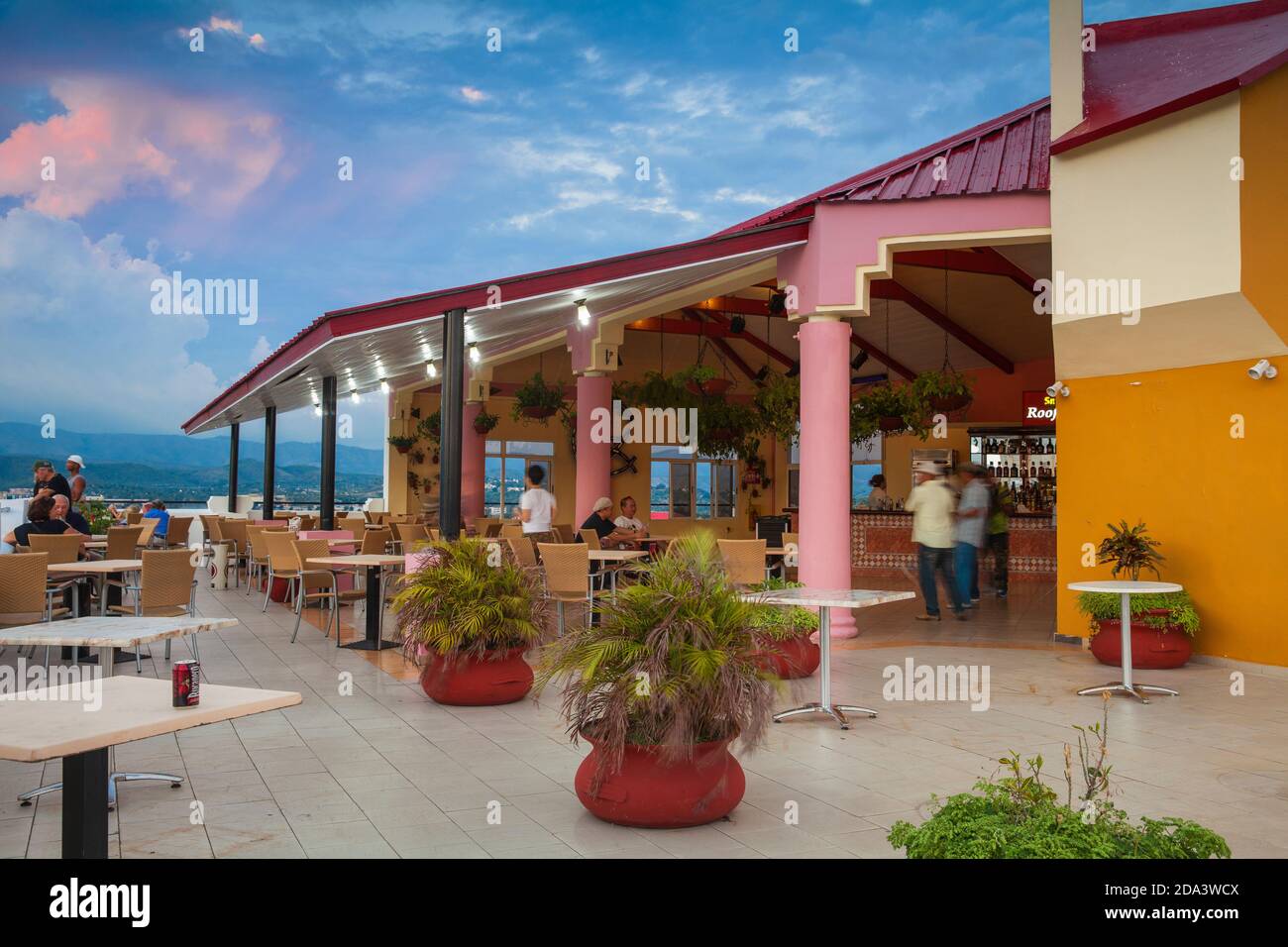Cuba, Santiago de Cuba Province, Santiago de Cuba, Parque Cespedes (Hauptplatz der Stadt) Dachterrasse des Hotels Casa Granda - wo Graham Green zu mir kam Stockfoto Cuba, Santiago de Cuba Province, Santiago de Cuba, Parque Cespedes (Hauptplatz der Stadt) Dachterrasse des Hotels Casa Granda - wo Graham Green zu mir kam Stockfoto