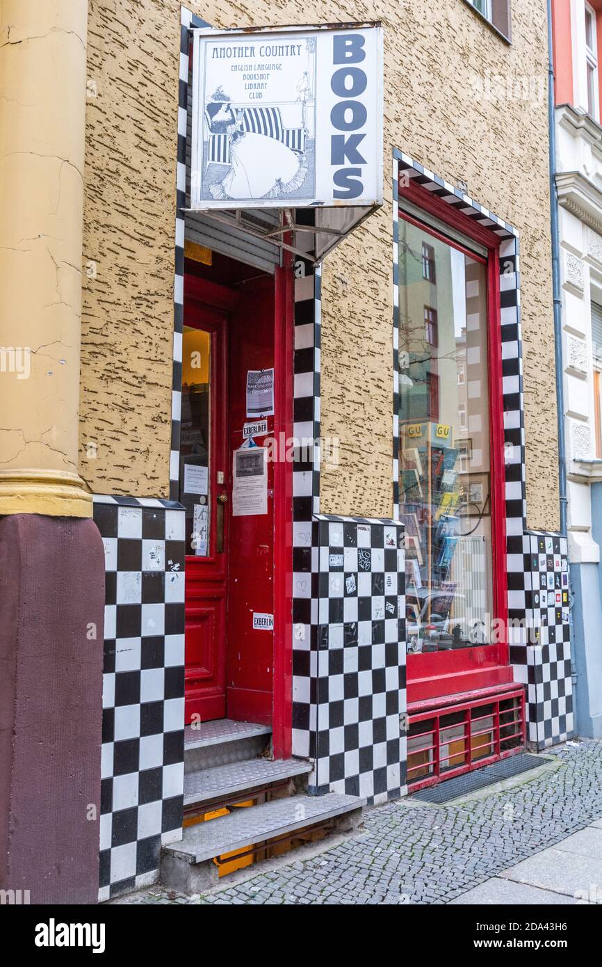 Berlin, Deutschland – 27. Januar 2018. Eintritt in ein anderes Land Gebrauchtbuchhandlung in Berlin. Stockfoto