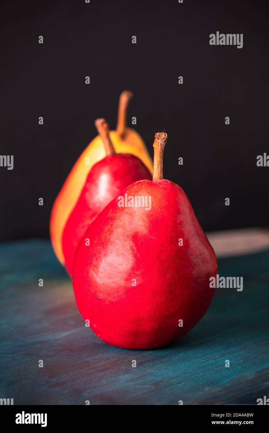 Tischkollektion von Birnen, Red Anjou, Bosc und Comic Stockfoto