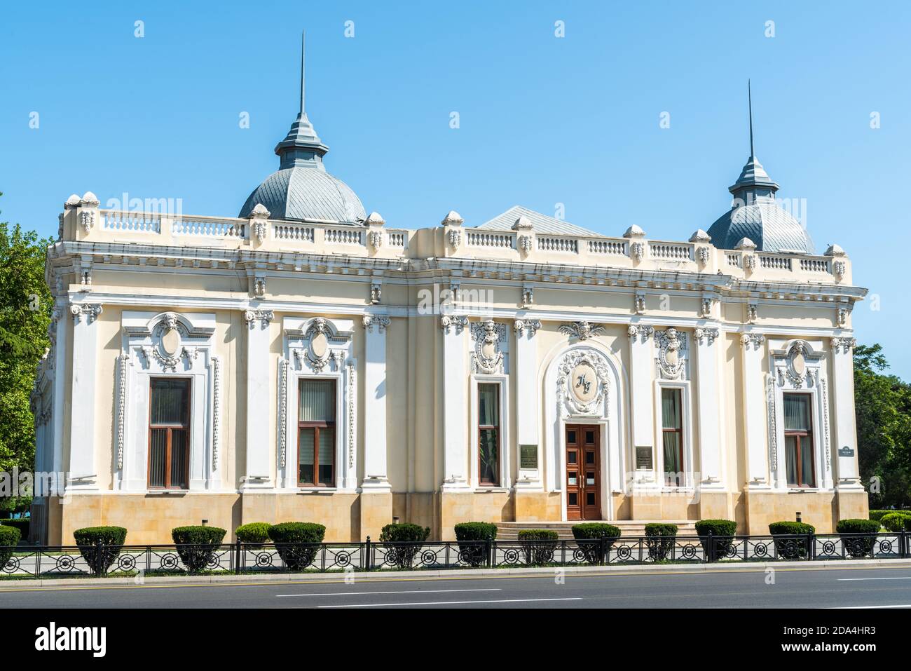 Baku, Aserbaidschan – 4. Juli 2020. Das Puppentheater befindet sich in der Neftchiler Avenue in Baku. Es wurde 1910 vom polnischen Architekten Jozef Ploszko, init, erbaut Stockfoto
