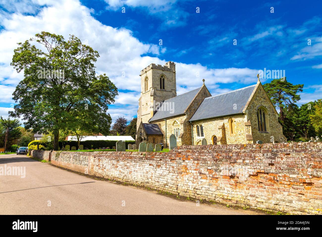All Saints' Church im Dorf Wilran entlang der C12-Radroute, Hertfordshire, Großbritannien Stockfoto