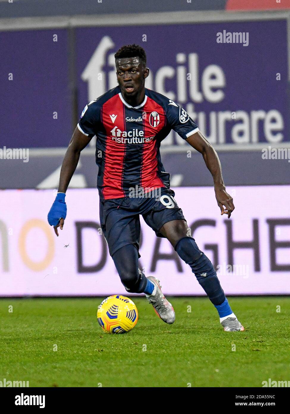 Musa Barrow Bologna Wahrend Bologna Calcio Vs Ssc Napoli Italienische Fussball Serie A Spiel Bologna Italien 08 Nov 2020 Foto Lm Ettore Griffoni Stockfotografie Alamy