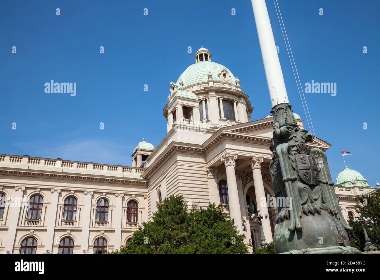 Haupteingang der Nationalversammlung der Republik Serbien in Belgrad. Auch als Narodna Skupstina bekannt, so ist der Sitz der Nationalversammlung Stockfoto