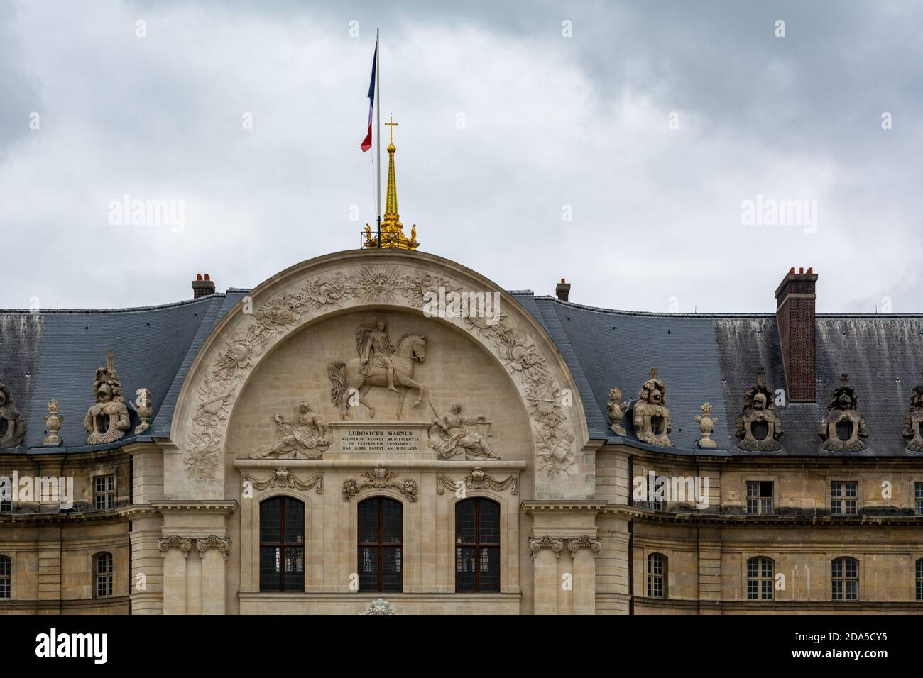 Invalides National Hotel ist ein großer Gebäudekomplex mit Armeemuseum und Napoleongrab in Paris, Frankreich. Stockfoto