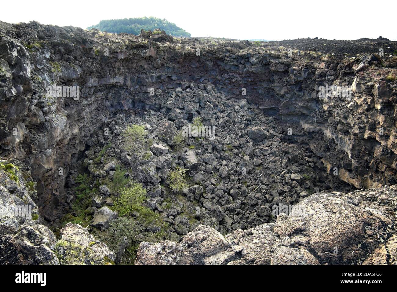 Angelo Cave auf der 1651 Lavastrom im Ätna Park, Sizilien Stockfoto