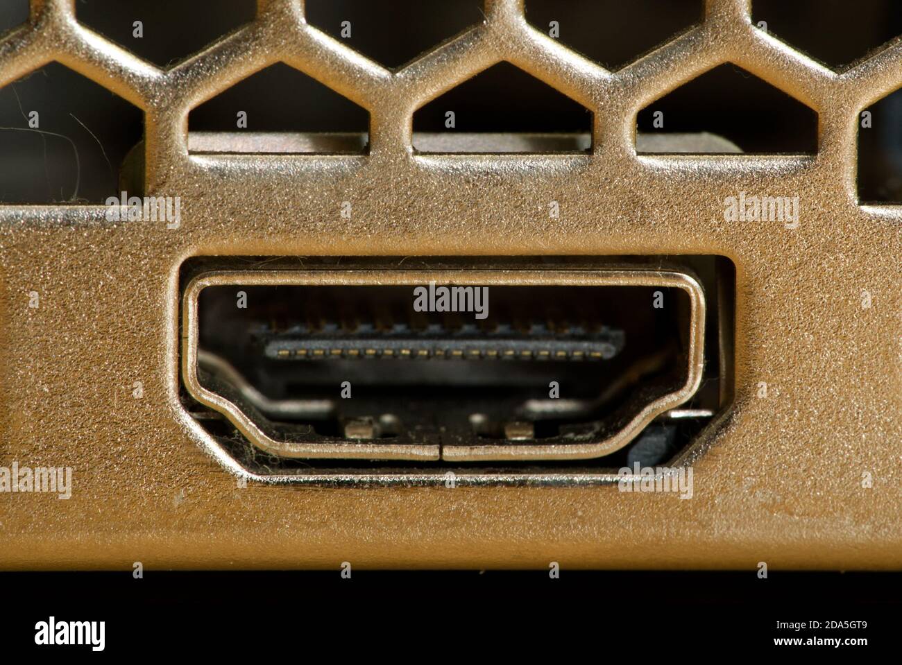 Makroaufnahme des hdmi-Ausgangsanschlusses auf der Videokarte Stockfoto