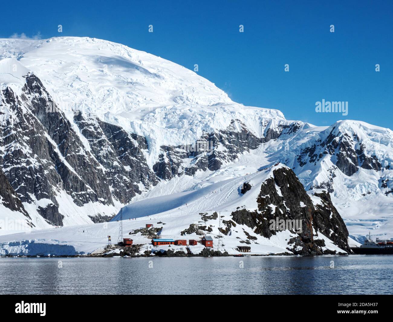 Die argentinische Forschungsstation Base Brown in Paradise Harbor, Antarktis. Stockfoto