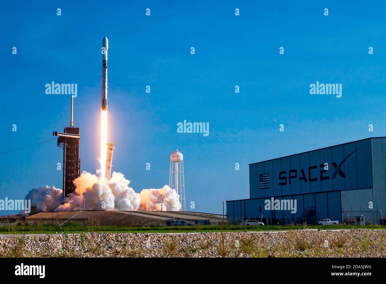 KENNEDY SPACE CENTER, FL, USA - 03. September 2020 - am Donnerstag, den 3. September um 8:46 Uhr EDT, 12:46 UTC, startete SpaceX seine zwölfte Starlink-Mission Stockfoto