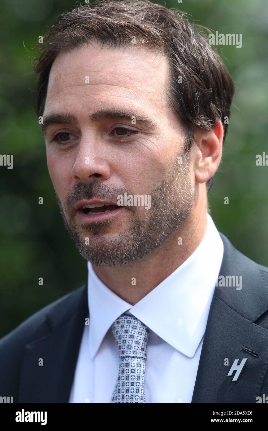 Washington, D.C. - 25. JUNI: In der Abbildung von Jimmy Johnson begrüßt US-Präsident Barack Obama den NASCAR Sprint Cup Gewinner 2013, Jimmy Johnson, und sein Rennteam im Weißen Haus in Washington, D.C. am 25. Juni 2014. Kredit: MPI34/MediaPunch Stockfoto