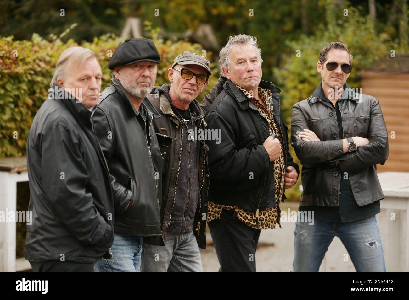 Schwerte, Deutschland. Oktober 2020. Die Neue Deutsche Welle Band Extrabreit bei einer Fotosession. Bubi Hönig (l-r, Gitarre), Stefan Klein (Gitarre), Kai Klasse (Gesang), Rolf Möller (Schlagzeug) und Lars Hartmann (Bass). Das neue Album der ehemaligen New German Wave Band 'auf Ex!' Wird am 13.11.20 veröffentlicht. Kredit: David Young/dpa/Alamy Live Nachrichten Stockfoto