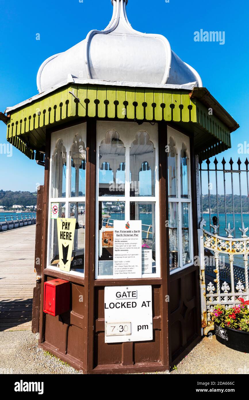 Garth Pier ist ein Grade-II-gelistetes Gebäude in Bangor, Gwynedd, Wales. Mit 1,500 Fuß Länge ist es der zweitlängste Pier in Wales, Bangor Pier, Stockfoto