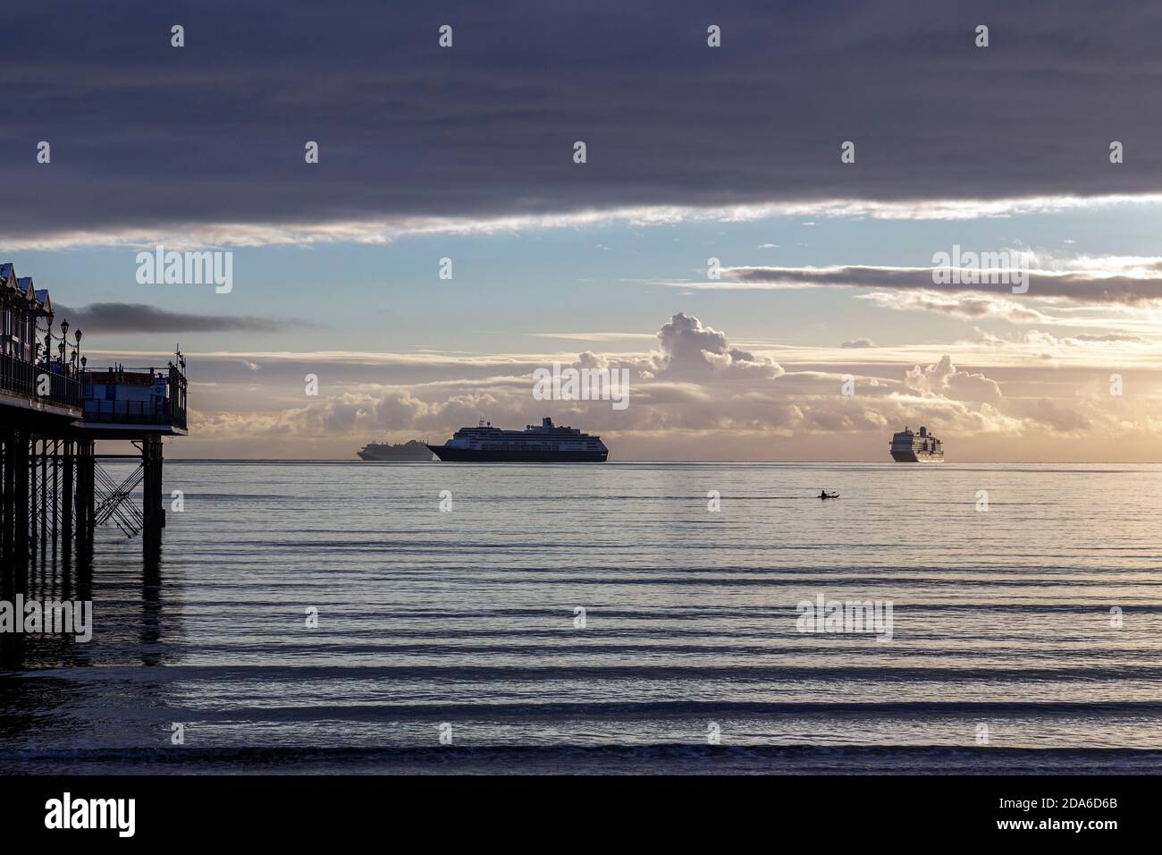 Paignton, Devon, Pier, Strand, Cloudscape, Coastline, England,Aufenthalt,Outdoor, Fotografie, Meer, Sonne, Sonnenlicht, Sonnenaufgang - Morgenröte, Vacati Stockfoto