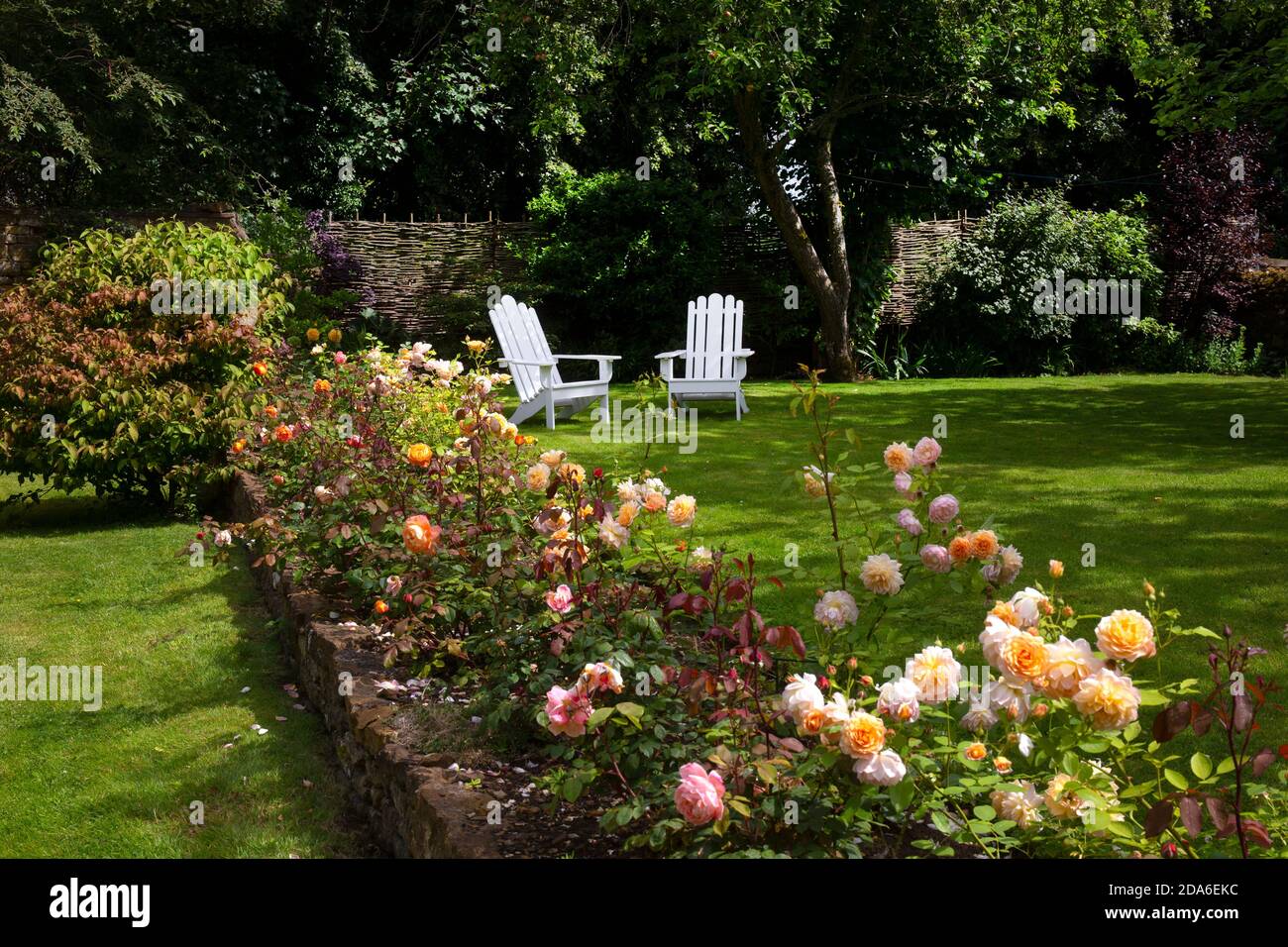 Sitzplätze im Englischen Garten, England, Europa Stockfoto