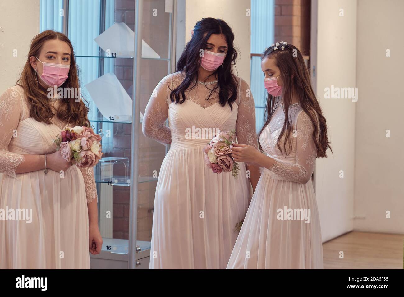 Sozial distanzierte Hochzeit Stockfoto