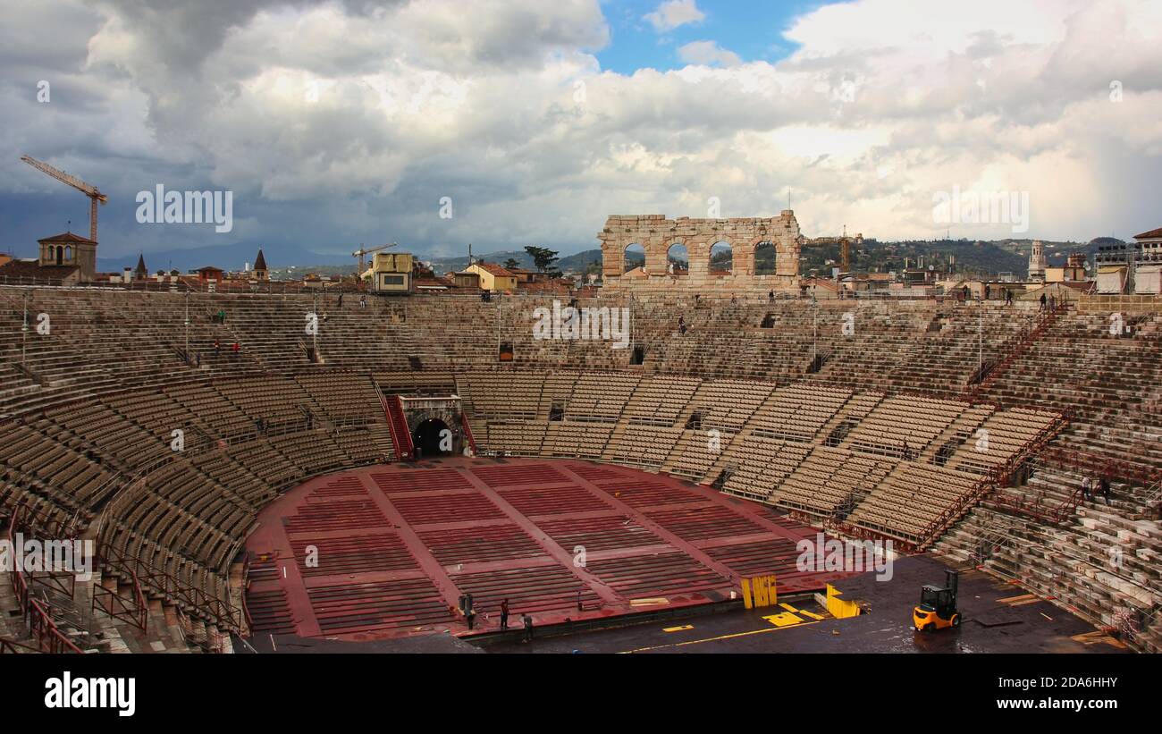 Arena di Verona,antikes römisches Amphitheater.Theater noch heute für große Opernaufführungen im Einsatz. Verona, Italien, Stockfoto