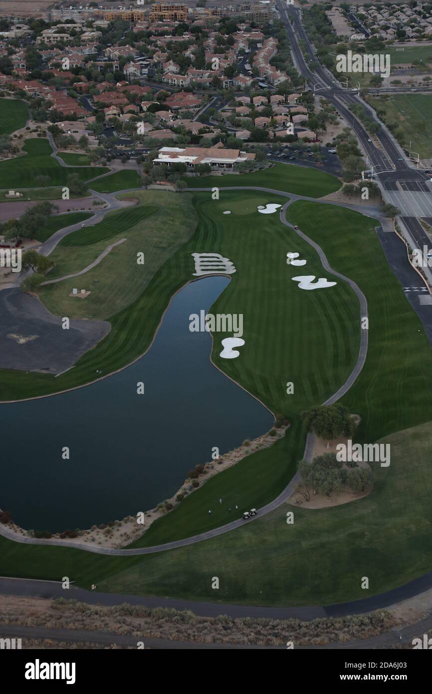 Scottsdale, AZ, USA. 9. Nov, 2020. Luftaufnahme von TPC Scottsdale Waste Management Open Golf Course, der heute angekündigt, keine Stadion-Suiten und ein Maximum von 10,000 Fans täglich während es 2020 Golf Turnier in Scottsdale, Arizona am 9. November 2020. Kredit: Mpi34/Media Punch/Alamy Live Nachrichten Stockfoto