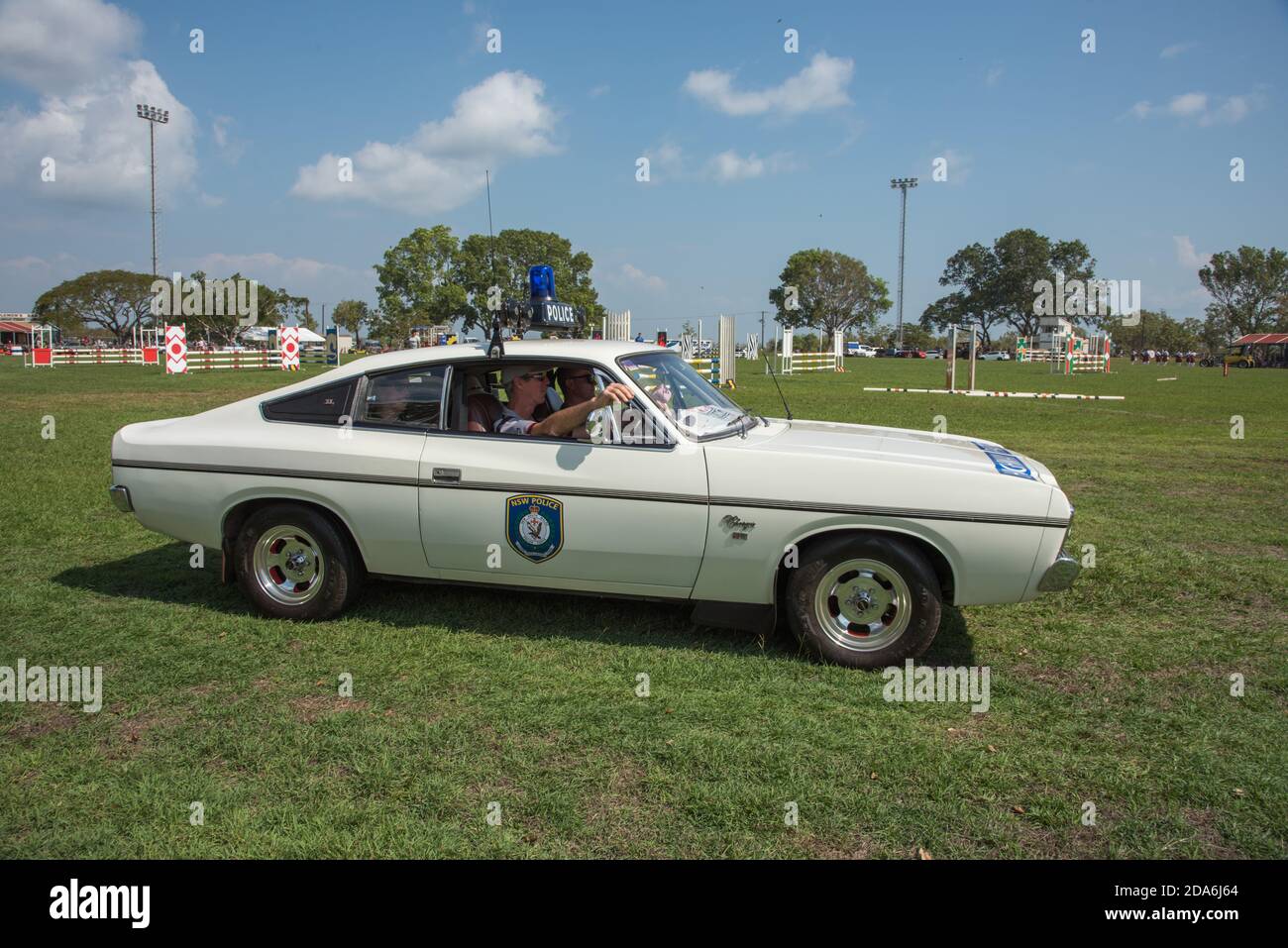 Darwin, NT, Australien-Juli 27,2018: Oldtimer-Parade mit altem NSW Police Charger mit blauen Lichtern bei der Darwin Show im NT of Australia Stockfoto